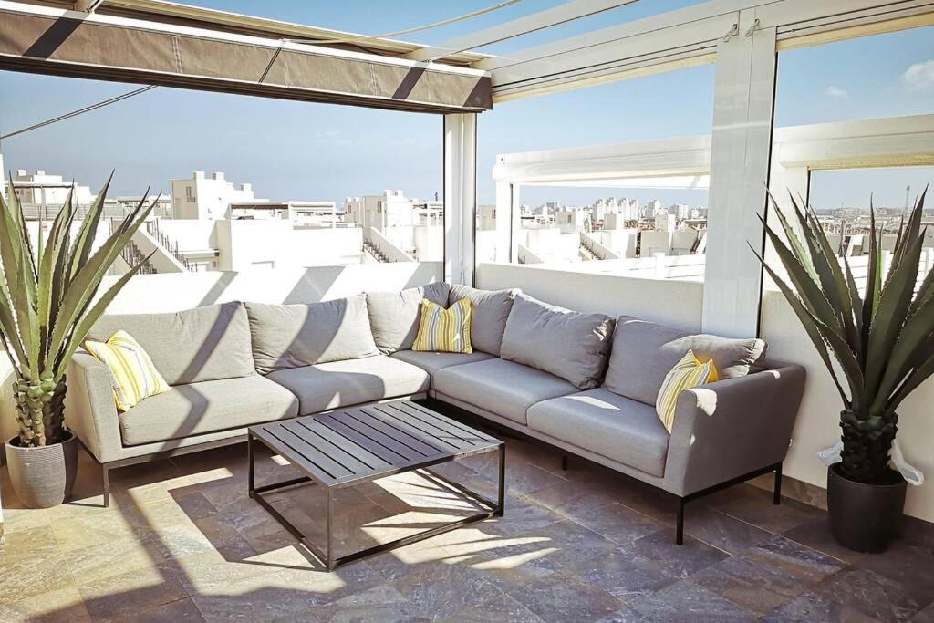 Black Sun. Modern Penthouse In Torrevieja Bagian luar foto